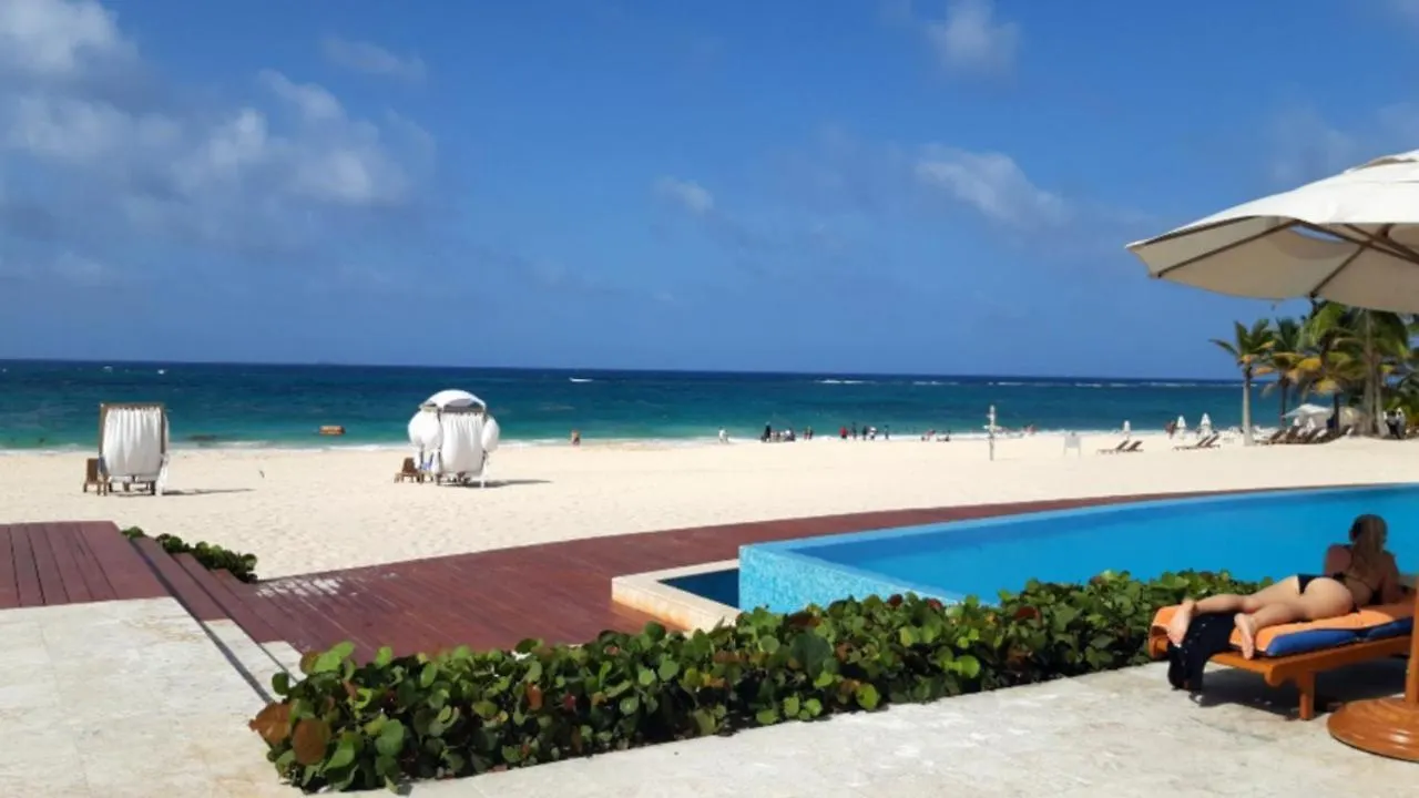 Cana Rock Condos Infinity Pool & Beach Suites Punta Cana